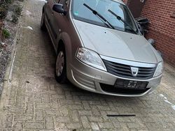 Grau Gebraucht 2010 Dacia Logan Kombi | 2.350 €