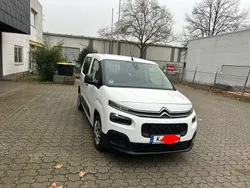 Weiß Gebraucht 2019 Citroën Berlingo Live Van / Kleinbus | 15.900 € (Etwas zu teuer)