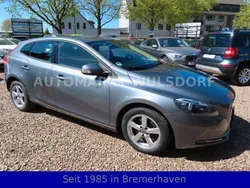 Grau Gebraucht 2015 Volvo V40 You! Kombi | 11.950 € (Etwas zu teuer)