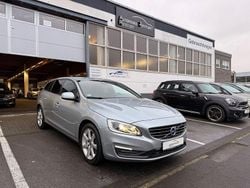 Silber Gebraucht 2016 Volvo V60 Linje Svart Kombi | 13.990 € (Fairer Preis)