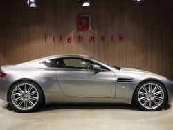 Tungsten silver Gebraucht 2008 Aston Martin V8 Vantage Coupé | 54.941 € (Etwas zu teuer)
