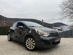 Grau Gebraucht 2014 Kia Rio FIFA World Cup Edition Limousine | 7.990 € (Etwas zu teuer)