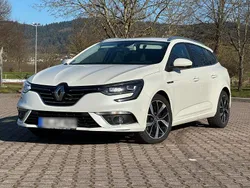 Weiß Gebraucht 2018 Renault Mégane GrandTour Bose Edition Kombi | 14.990 € (Teuer)