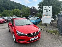 Rot Gebraucht 2017 Opel Astra Edition Limousine | 9.995 € (Fairer Preis)