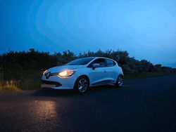 Weiß Gebraucht 2015 Renault Clio IV Kleinwagen | 4.900 € (Fairer Preis)