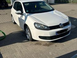 Weiß Gebraucht 2009 VW Golf VI Limousine | 2.500 € (Fairer Preis)