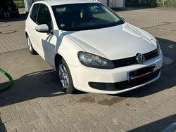 Weiß Gebraucht 2009 VW Golf VI Kleinwagen | 2.500 € (Etwas zu teuer)