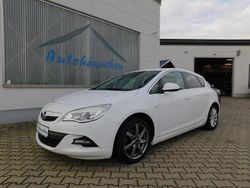 Weiß Gebraucht 2012 Opel Astra Design Edition Limousine | 6.999 € (Teuer)