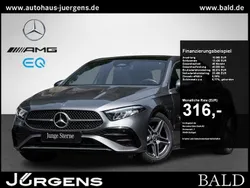 Grau mountain grey metallic Gebraucht 2024 Mercedes A200 AMG Limousine | 33.550 € (Fairer Preis)