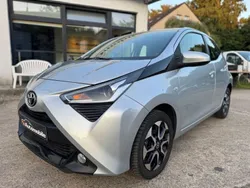 Silber Gebraucht 2019 Toyota Aygo X-play Kleinwagen | 9.300 € (Guter Preis)
