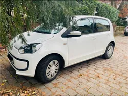 Weiß Gebraucht 2016 VW up! Kleinwagen | 6.500 € (Guter Preis)