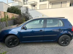 Blau Gebraucht 2004 VW Golf V Kleinwagen | 2.500 € (Fairer Preis)