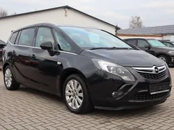Schwarz Gebraucht 2016 Opel Zafira Van / Kleinbus | 10.990 € (Fairer Preis)