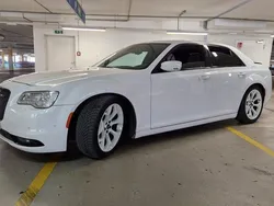 Weiß Gebraucht 2018 Chrysler 300C Limousine | 23.500 €