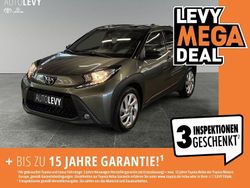 Cardamon green (6w4)/ black mi Gebraucht 2022 Toyota Aygo Pulse Kleinwagen | 14.770 € (Guter Preis)