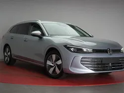 Silber Gebraucht 2024 VW Passat Business Limousine | 29.990 € (Teuer)