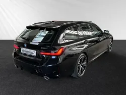 Saphirschwarz metallic Gebraucht 2024 BMW 330 M Sport Kombi | 40.600 € (Superpreis)