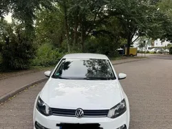 Weiß Gebraucht 2015 VW Polo Trendline Kleinwagen | 6.400 € (Fairer Preis)