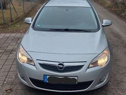 Grau Gebraucht 2011 Opel Astra Kombi | 2.350 € (Superpreis)