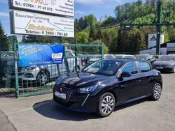 Lackierung schwarz perla nera/ Gebraucht 2020 Peugeot 208 Active Kleinwagen | 15.495 € (Teuer)