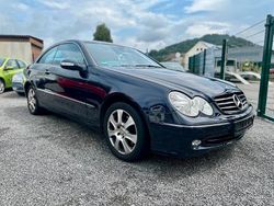 Blau Gebraucht 2004 Mercedes CLK200 Coupé | 1.990 €