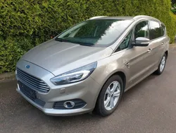 Grau Gebraucht 2017 Ford S-MAX Titanium Van / Kleinbus | 11.200 € (Etwas zu teuer)