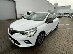 Weiß Gebraucht 2023 Renault Clio V Evolution Limousine | 13.997 € (Fairer Preis)