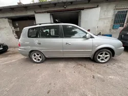 Grau Gebraucht 2003 Kia Carens Van / Kleinbus | 1.400 € (Fairer Preis)