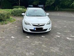 Weiß Gebraucht 2011 Opel Astra Selection Limousine | 5.700 € (Fairer Preis)