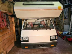 Beige Gebraucht 1985 Mitsubishi L300 Van | 2.999 €