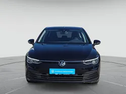 Deep black perleffekt Gebraucht 2022 VW Golf VIII Life Limousine | 20.885 € (Fairer Preis)