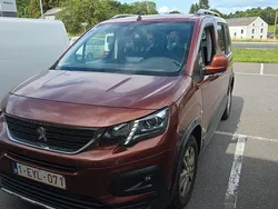 Rot Gebraucht 2021 Peugeot Rifter Allure Van / Kleinbus | 11.900 € (Guter Preis)