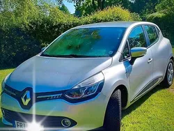 Silber Gebraucht 2025 Renault Clio V Limousine | 5.750 €
