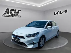 Weiß Gebraucht 2023 Kia Ceed 4 Limousine | 21.477 € (Guter Preis)