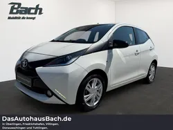 Weiß Gebraucht 2016 Toyota Aygo X-play Kleinwagen | 8.680 € (Fairer Preis)