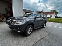 Grau Gebraucht 2018 Toyota Land Cruiser Comfort SUV | 41.650 € (Guter Preis)