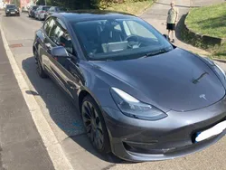 Grau Gebraucht 2021 Tesla Model 3 Performance Limousine | 29.399 € (Fairer Preis)