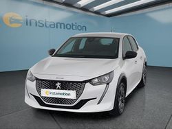 Weiß Gebraucht 2022 Peugeot e-208 Active Kleinwagen | 17.199 € (Fairer Preis)