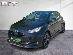 Black mica / ink (metallic) Gebraucht 2021 Toyota Yaris Hybrid Team Limousine | 17.190 € (Guter Preis)
