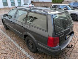 Grau Gebraucht 1999 VW Passat Kombi | 2.400 € (Teuer)