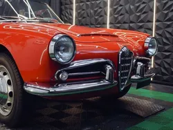 Rot Gebraucht 1964 Alfa Romeo Giulia Spider Cabrio | 64.964 €