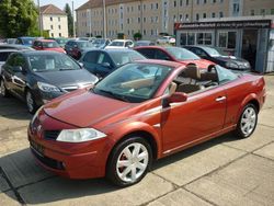 Feuerrot Gebraucht 2006 Renault Mégane Cabriolet Dynamique Cabrio | 2.700 € (Teuer)