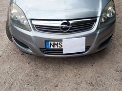 Silber Gebraucht 2010 Opel Zafira Edition Van / Kleinbus | 3.990 € (Fairer Preis)