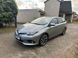 Silber Gebraucht 2016 Toyota Auris Touring Sports Kombi | 11.700 € (Guter Preis)