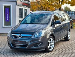 Grau Gebraucht 2013 Opel Zafira Family Van / Kleinbus | 6.490 €