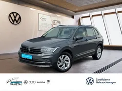 Grau Gebraucht 2022 VW Tiguan Life SUV | 31.850 € (Fairer Preis)