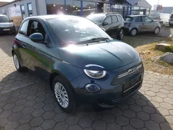 Grün Gebraucht 2023 Fiat 500e Kleinwagen | 24.880 € (Teuer)