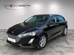 Obsidianschwarz metallic Gebraucht 2021 Ford Focus Cool & Connect Limousine | 20.900 € (Guter Preis)
