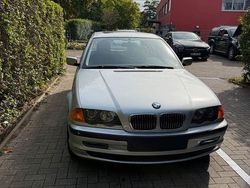 Silber Gebraucht 1999 BMW 323 Sport Line Limousine | 8.050 € (Fairer Preis)