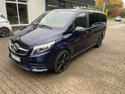 Blau Gebraucht 2023 Mercedes V250 AMG Van / Kleinbus | 54.200 € (Guter Preis)